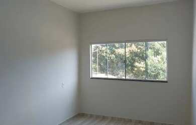 Imagem: A casa possui 3 Dormitórios, 2 Banheiros, 1 Vaga na garagem