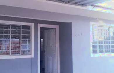 Imagem: A casa possui 2 Dormitórios, 1 Banheiro, 1 Vaga na garagem