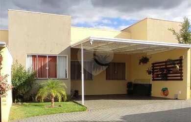 Imagem: A casa possui 3 Dormitórios, 2 Banheiros, 1 Vaga na garagem