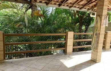 Imagem: A casa possui 3 Dormitórios, 2 Banheiros, 2 Vagas na garagem