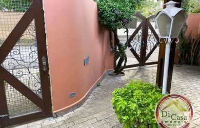 Imagem 4: Casa de Alto Padrão, Vila Santista, lazer com piscina e campo de futebol