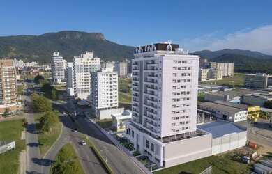 Imagem: O apartamento possui 2 Dormitórios, 2 Banheiros, 1 Vaga na