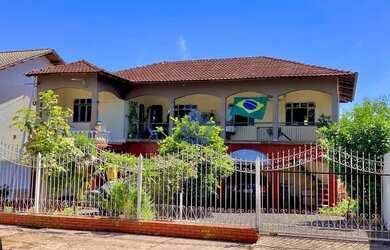 Imagem: A casa possui 5 Dormitórios, 3 Banheiros, 5 Vagas na garagem