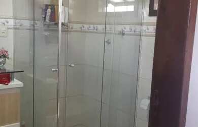 Imagem: A casa possui 4 Dormitórios, 2 Banheiros, 3 Vagas na garagem