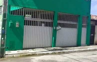 Imagem: A casa possui 3 Dormitórios, 1 Banheiro, 1 Vaga na garagem