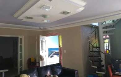 Imagem: A casa possui 5 Dormitórios, 5 Banheiros, 3 Vagas na garagem