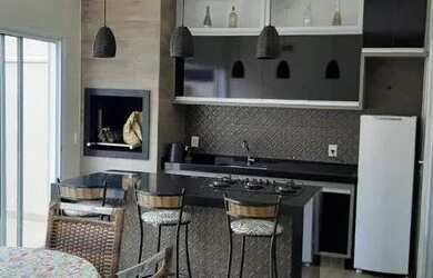 Imagem: A casa em condomínio possui 4 Dormitórios, 5 Banheiros, 4