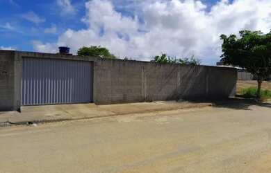 Imagem: A casa possui 2 Dormitórios, 2 Banheiros, 4 Vagas na garagem