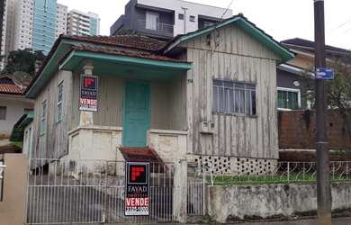 Imagem: A casa possui 4 Dormitórios, 2 Banheiros, 330m² de Área e