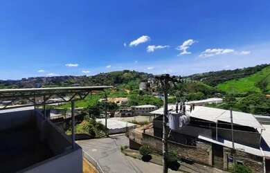 Imagem: A casa possui 2 Dormitórios, 1 Banheiro, 1 Vaga na garagem