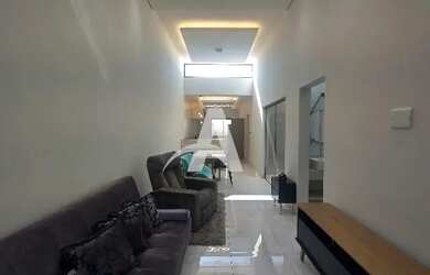 Imagem: A casa possui 3 Dormitórios, 2 Banheiros, 1 Vaga na garagem