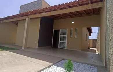 Imagem: A casa possui 2 Dormitórios, 1 Banheiro, 2 Vagas na garagem