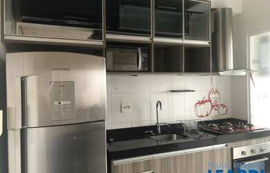 Imagem: O apartamento possui 2 Dormitórios, 1 Banheiro, 1 Vaga na garagem