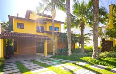 Imagem: A casa possui 3 Dormitórios, 3 Banheiros, 2 Vagas na garagem