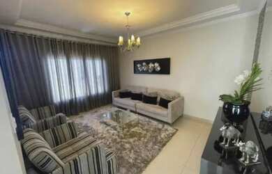 Imagem: A casa possui 3 Dormitórios, 2 Banheiros, 1 Vaga na garagem