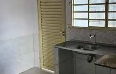 Imagem: A casa possui 2 Dormitórios, 1 Banheiro, 1 Vaga na garagem