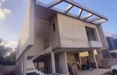 Imagem: A casa em condomínio possui 4 Dormitórios, 5 Banheiros, 2