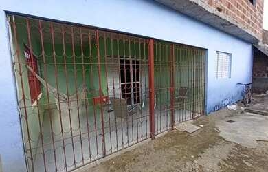 Imagem: A casa possui 2 Dormitórios, 3 Banheiros e está localizado