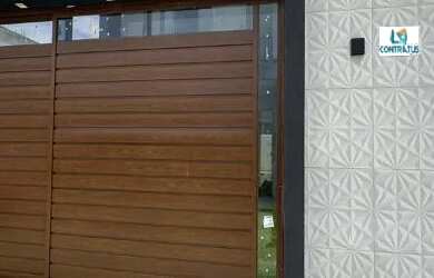 Imagem: A casa possui 4 Dormitórios, 4 Banheiros, 2 Vagas na garagem