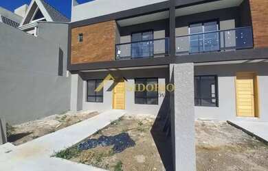 Imagem: A casa possui 3 Dormitórios, 3 Banheiros, 2 Vagas na garagem