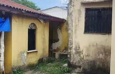 Imagem 5: CASA DE ESQUINA LOCALIZADA NO BAIRRO DOM PEDRO, COM 3 QUARTOS SENDO 1...