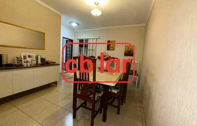 Imagem: A casa possui 4 Dormitórios, 1 Banheiro, 4 Vagas na garagem