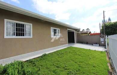 Imagem: A casa possui 3 Dormitórios, 2 Banheiros, 5 Vagas na garagem