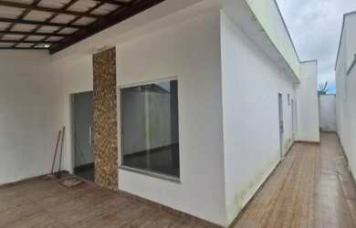 Imagem: A casa possui 2 Dormitórios, 1 Banheiro, 2 Vagas na garagem