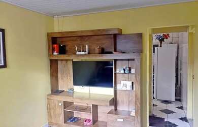 Imagem: A casa possui 2 Dormitórios e 1 Banheiro e está localizado