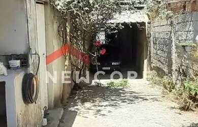 Imagem: A casa possui 3 Dormitórios, 3 Banheiros, 4 Vagas na garagem