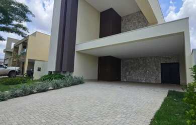 Imagem: A casa em condomínio possui 5 Dormitórios, 5 Banheiros, 4