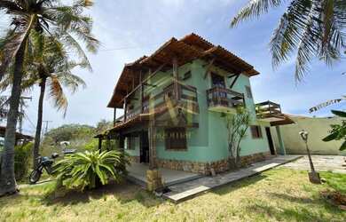 Imagem: A casa possui 5 Dormitórios, 3 Banheiros, 3 Vagas na garagem