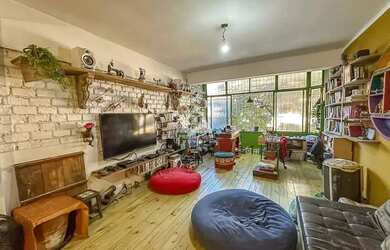 Imagem: O apartamento possui 2 Dormitórios, 1 Banheiro, 2 Vagas na