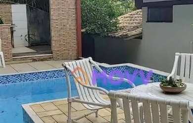 Imagem: A casa possui 5 Dormitórios, 2 Banheiros, 1 Vaga na garagem