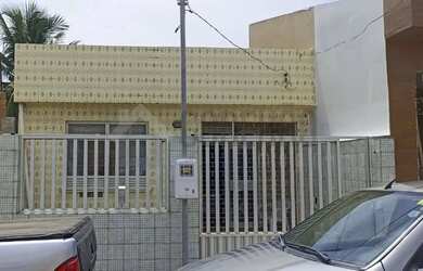 Imagem: A casa possui 2 Dormitórios, 1 Banheiro, 1 Vaga na garagem