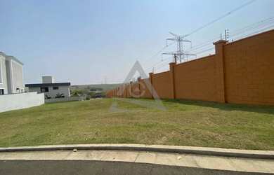 Imagem: O terreno possui 611m² de Área e está localizado em Alphaville