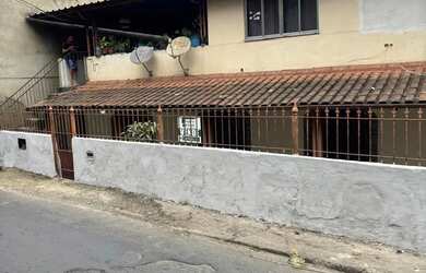 Imagem: A casa possui 4 Dormitórios, 3 Banheiros e 170m² de Área