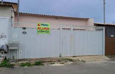 Imagem: A casa possui 3 Dormitórios, 1 Banheiro, 1 Vaga na garagem