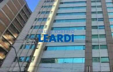 Imagem: O depósito possui 1 Vaga na garagem, 37m² de Área e está