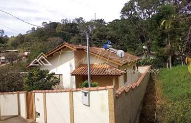 Imagem: A casa possui 3 Dormitórios, 1 Banheiro, 250m² de Área e