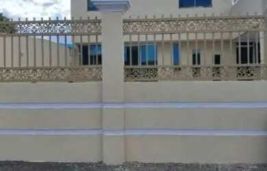 Imagem: A casa possui 3 Dormitórios, 4 Banheiros, 3 Vagas na garagem