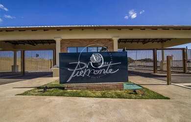 Imagem: O terreno possui 360m² de Área e está localizado em Parque