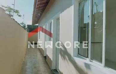 Imagem: A casa possui 2 Dormitórios, 1 Banheiro, 1 Vaga na garagem