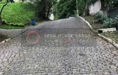 Imagem: O terreno possui 600m² de Área e está localizado em Serra