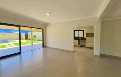 Imagem: A casa em condomínio possui 4 Dormitórios, 4 Banheiros, 4