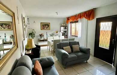 Imagem 6: Casa na Rua Marista, Partenon, com 11,00 de frente por 23,00 de frente...