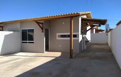 Imagem: A casa possui 2 Dormitórios e 3 Vagas na garagem e está localizado