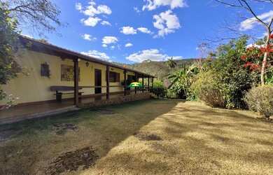 Imagem: A fazenda possui 200m² de Área e está localizado em Brumadinho