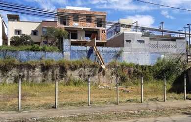 Imagem: O terreno possui 900m² de Área e está localizado em Aeroporto