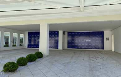 Imagem: A casa possui 5 Dormitórios, 5 Banheiros, 5 Vagas na garagem